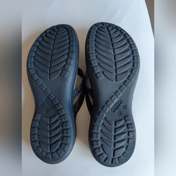 Women's Crocs flip flop, size 9 - Picture 3 of 3